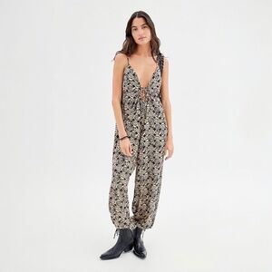 URBAN OUTFITTERS Uo Vale Printed Balloon Jumpsuit In Black Multi Size XS